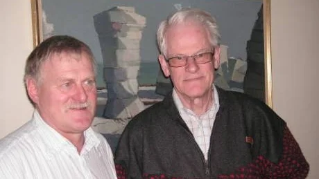Åke Kalström höll i klubban när Fårö s-förening hade årsmöte i söndags. Ingvar Carlsson berättade om Bergmanstiftelserna, som kommer att samarbeta intensivt och ge ön jobb och besökare.