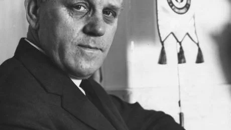 Arne Geijer var LO-ordförande 1956-1973. Han drevs av upprördhet över orättvisorna och ett ansvarstagande.