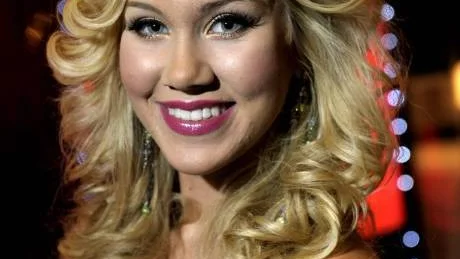 Isabella Löwengrip, även kallad Blondinbella, driver Sveriges mest lästa blogg. Genom sin falska och felaktig bild av jämställdheten är hon ett dåligt föredöme för unga, tycker Hanna Westerén.