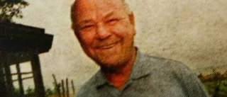 Vem ber Max Hansson om ursäkt?