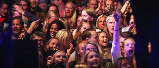 WEBB-TV: Han stoppar spelningen för att avbryta bråk