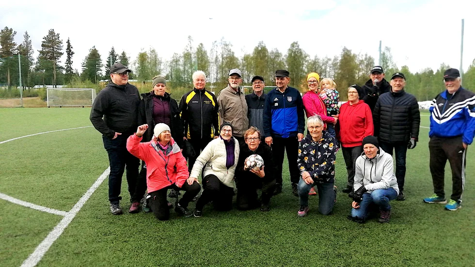 Gå-fotboll lockade många fotbollsplan i Pajala.
