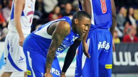 I och med att veteranen Håkan Larsson är långtidsskadad kommer ett större ansvar vila på LF Basketguarden Rudy Mbemba. Något som NSDS:s basketkrönikör Peter Lindvall inte känner sig helt trygg med. "Visst - Mbemba är ligans mest talangfulle spelare på många sätt. Hans fysik, hans teknik och hans blick för spelet är unik. Men beslutsfattandet och förmågan att få hela laget involverat håller inte samma nivå", skriver Lindvall.