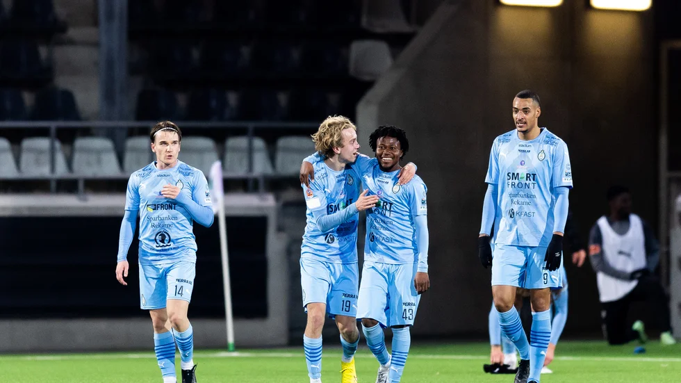 AFC Eskilstunas Leo Lif jublar efter 2-1-målet.