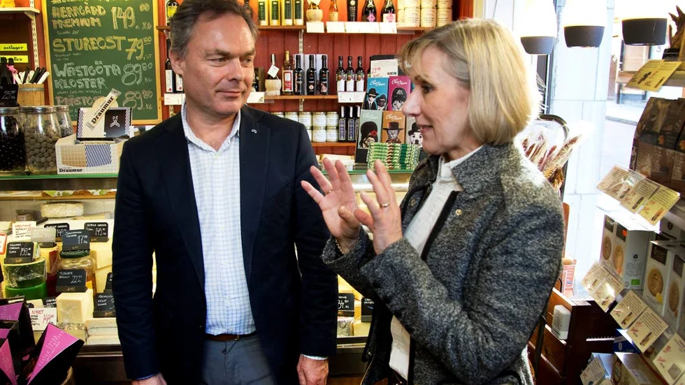Jan Björklund (FP) och Lena Norin Selhag är överens om att arbetsgivarrabatten bör behållas.