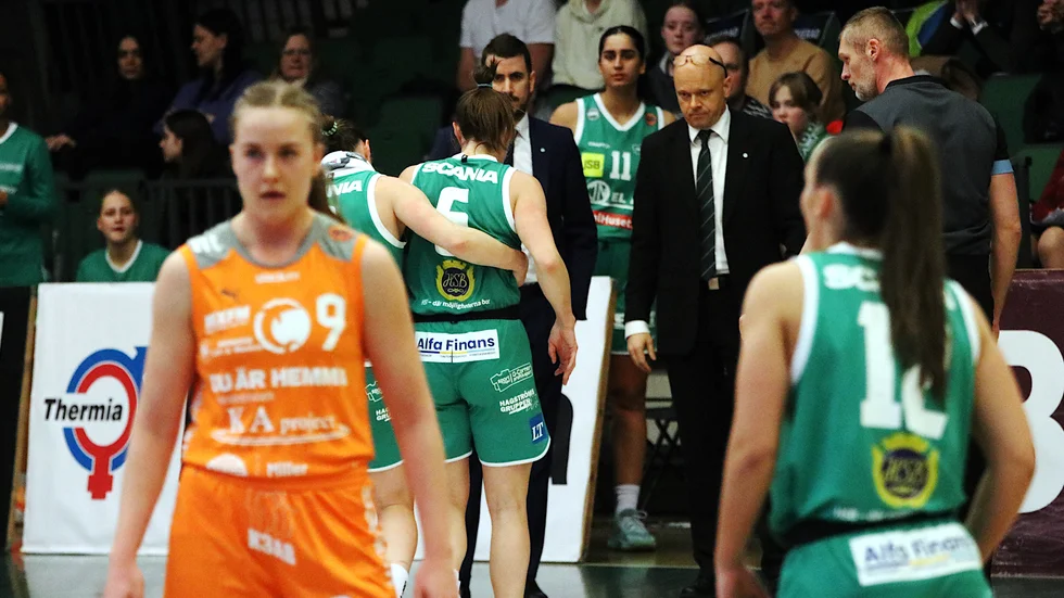 Frida Eldebrink klev av i den andra semifinalen – men beskedet är att stjärnan är redo för spel till tisdagskvällens möte i Stadium arena.