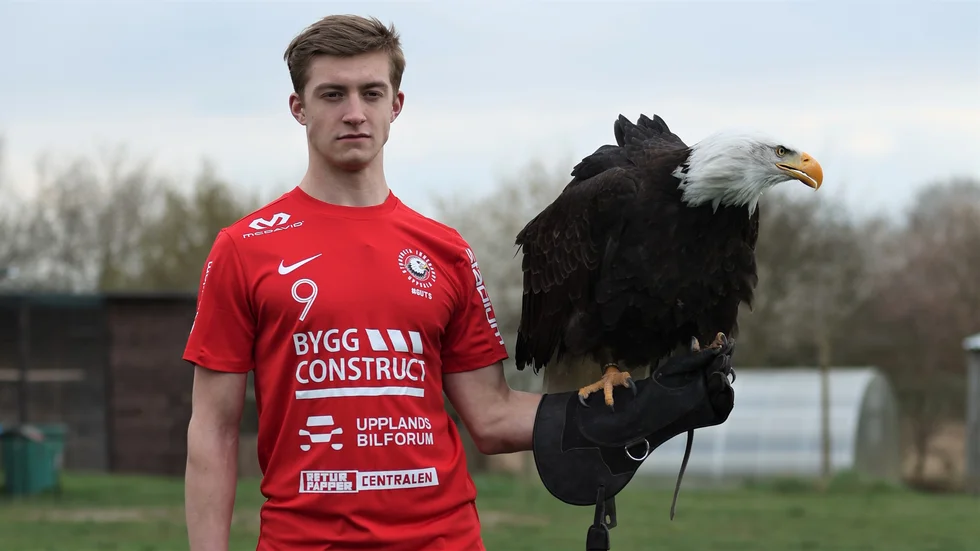 Filip Langer med en livs levande örn.