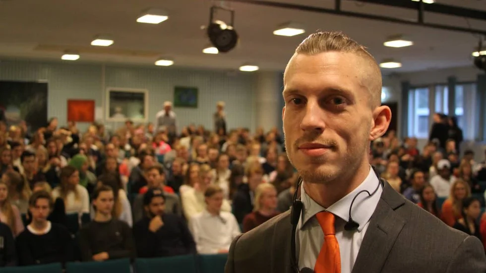 Soldat i Syrien. 24-årige Jesper Söder, som har krigat mot Daesh (IS) i Syrien, föreläste på gymnasiet i Mjölby
