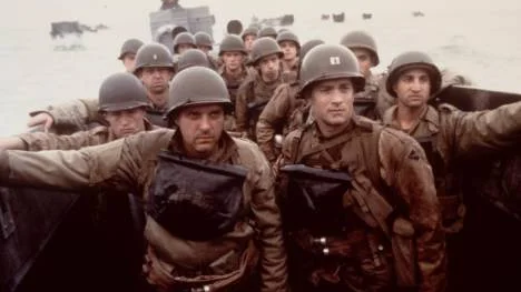 På Dagen D lyckas sergeant Horvath och kapten Miller samla det som är kvar av styrkorna till ett avgörande anfall.