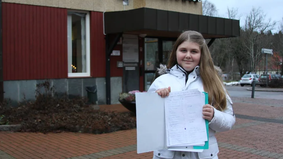 Blir jätteledsna. Om man tar bort Kulturskolan så blir många jätteledsna, säger Hilda Rehn, tio år som samlat in namn för att politikerna ska bevara Kulturskolan precis som den är.