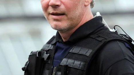 Jakob Eklund får nya utmaningar när han spelar polisen Johan Falk för fjärde gången.