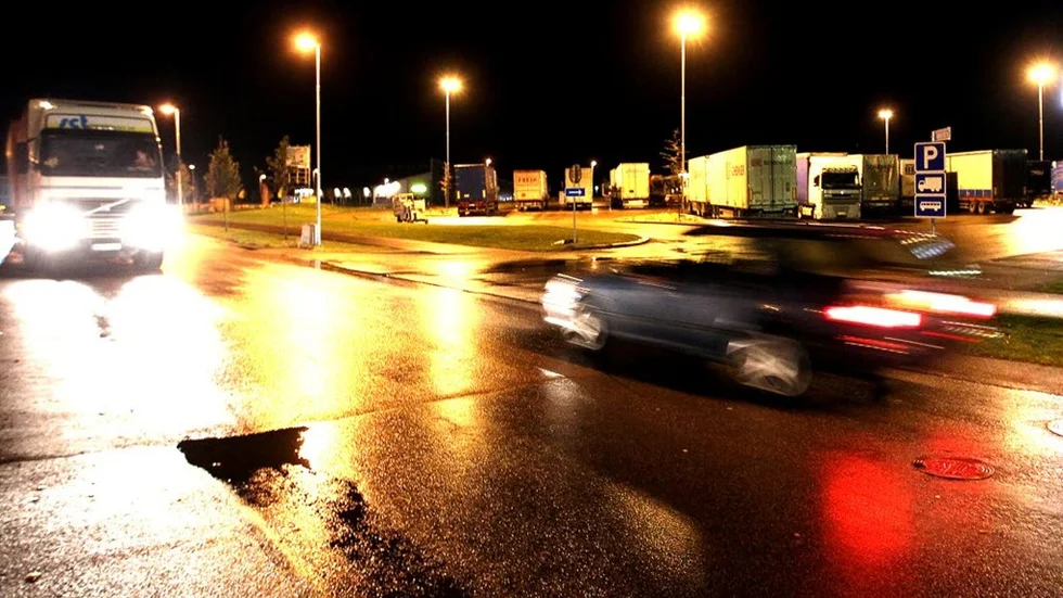 Bensinmack istället. Lastbilsparkeringen ska flyttas i Viringeområdet.