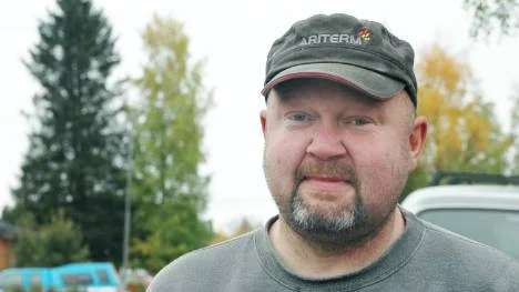 Ulf Zakariasson, ordförande i Företagarna i Övertorneå anser att lokalföreningen har blivit överkörd. "Nu lutar vi oss tillbaka och ser vad som händer", säger han.