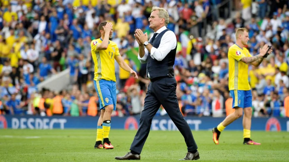 Svanesången. Erik Hamréns Sverige föll mot Italien – och nu väntar måstematch mot Belgien. NSDs Pelle Johansson längtar mest efter nye förbundskaptenen.