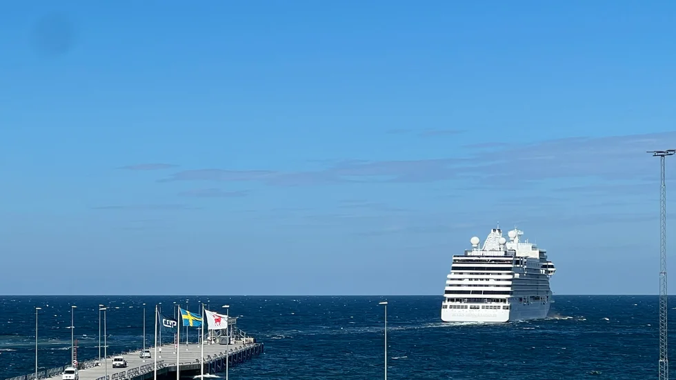Akterseglad? Kryssningsfartyget på bilden är inte M/S Birka Gotland utan Seven Seas Splendor. 