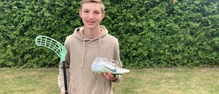 16-årige Edvin kombinerar både fotboll och innebandy