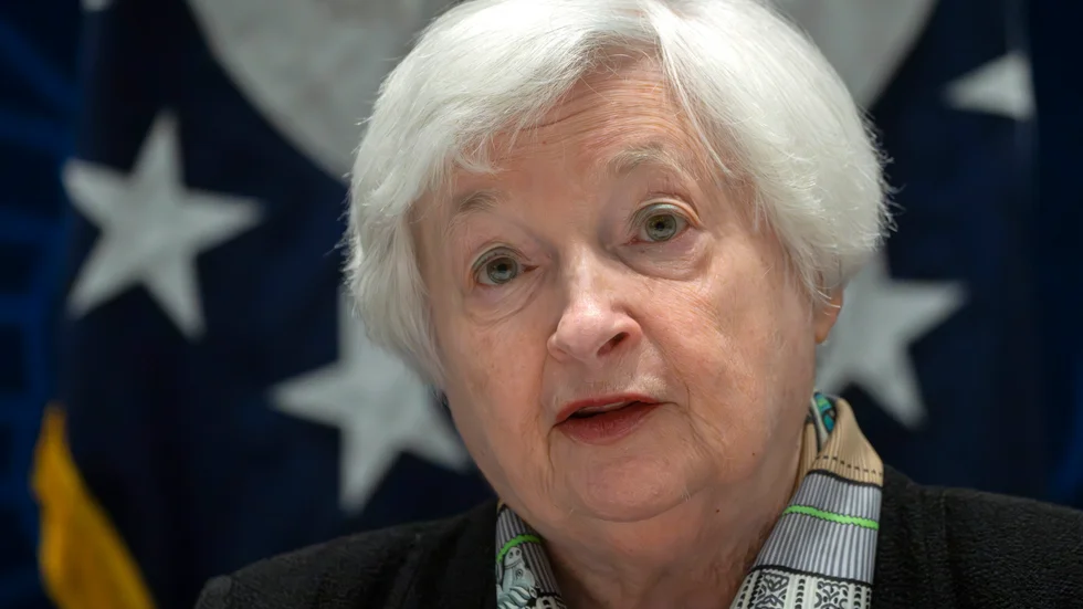 USA:s finansminister Janet Yellen pratar under ett möte om klimatfinansiering i Peking.