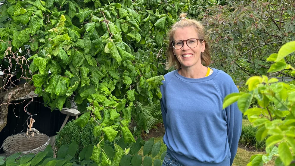 Marie Gärdeman, 47 år, hittade sitt trädgårdsintresse i tidig ålder. I dag finner hon inspiration och lugn hemma.