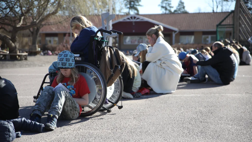 "Vi är alla helt överens om att det är oerhört viktigt att tidigt knäcka läskoden", säger Charlotta Jonsson, rektor för klass 4-6 på Rimforsa skola, som var ledig just dagen för läsormen och därför inte hamnade på bild.