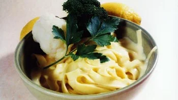 Citronpasta. Färsk pasta med hemlagadcitronsås är frisk, fräsch mat sompiggar upp. Foto: Dan Strandqvist