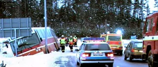 Buss gled  av vägen