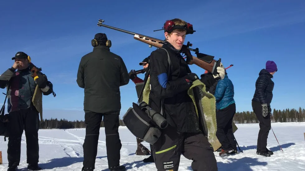 Besviken. Den svenske mästaren Gustav Lövgren, Niemisel, kom till Tornedalen också som regerande vinterriksskyttemästare. En förtretlig trea på den sista stationen förstörde dagen för honom.