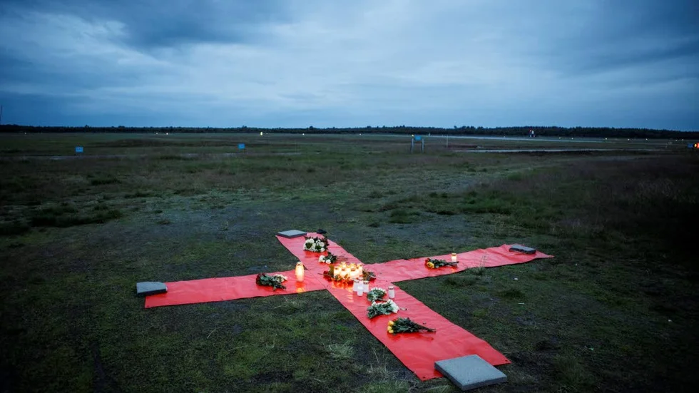 Nio personer dog i flygolyckan i Umeå. Benjamin Wilkinson var amerikan och hans familj har inte råd att transportera hem kroppen. En vän till Wilkinson har nu dragit igång en insamling för att göra detta möjligt och hittills har över 100 000 kronor samlats in.
