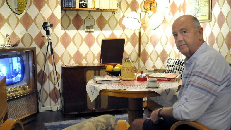 Lars Larsson är en man med rötterna i Överkalix, som genom livet förstått värdet av ett gott socialt liv.