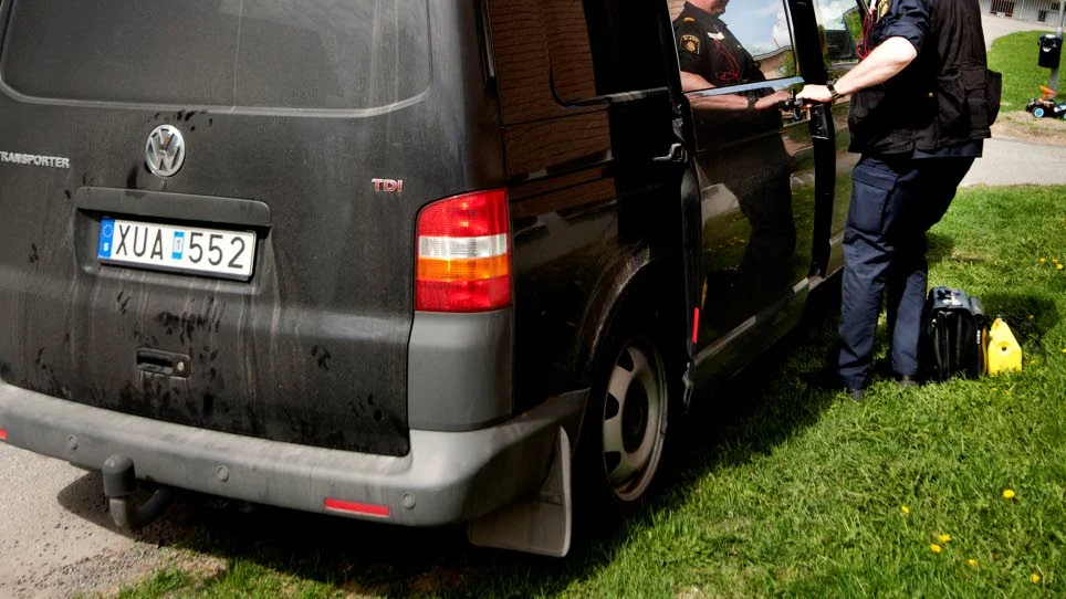 Polisens tekniker har undersökt den misstänkta brottsplatsen. (arkivbild)