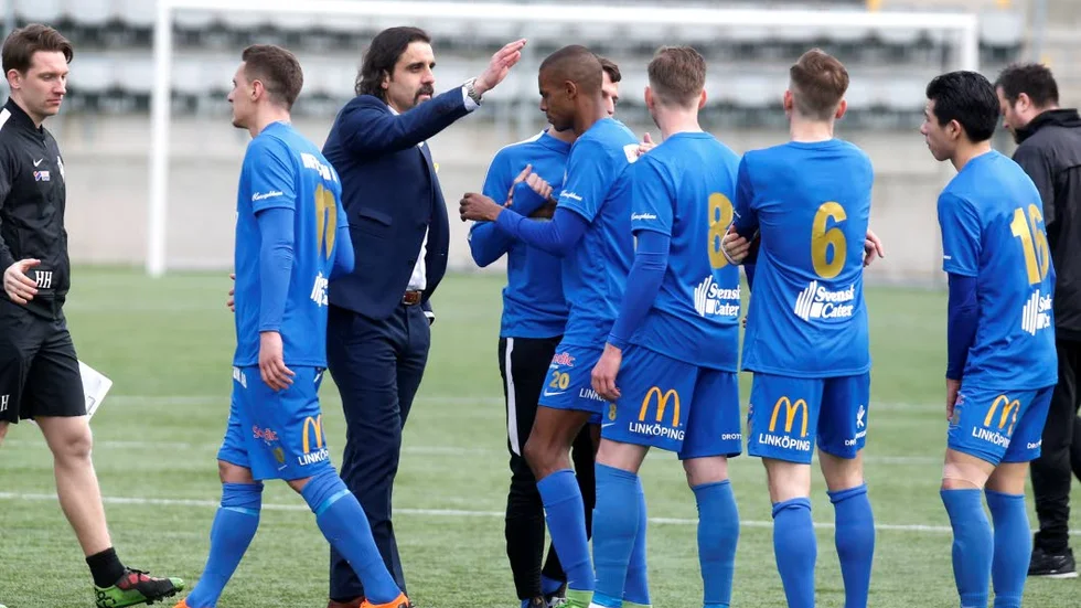 Melke Alan har många alternativ till startelvan till måndagskvällens hemmamatch mot Arameisk-Syrianska på Linköping arena.