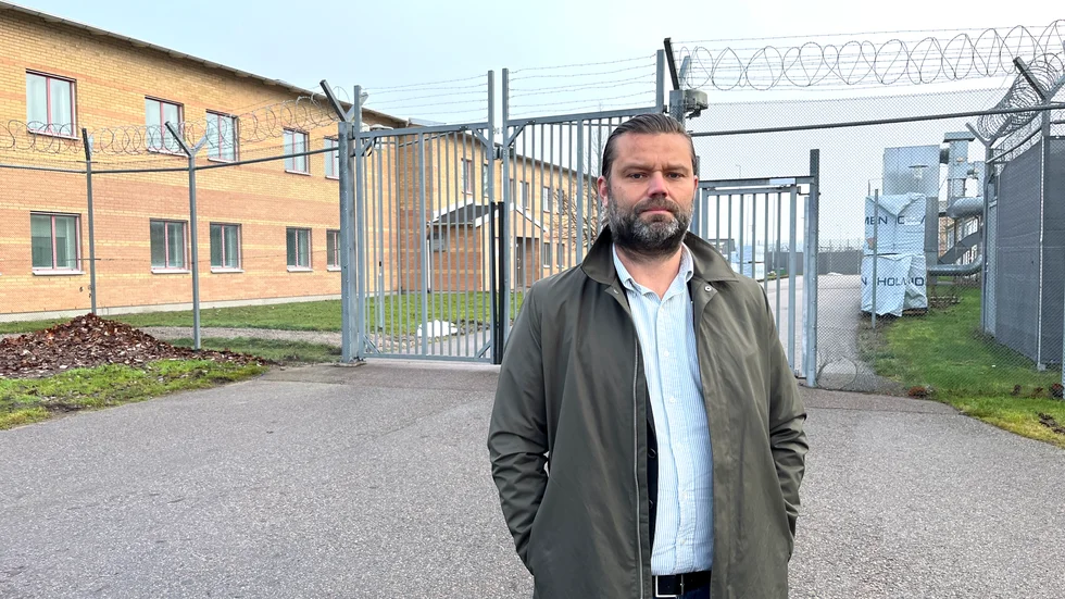 Skänningeanstaltens nya lokaler står tomma på grund av vikariebrist. Det bekräftar ställföreträdande anstaltschef David Lindell.