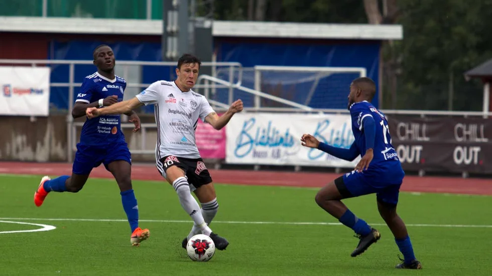Renato Rako gav Motala AIF ledningen med 1–0 i första halvlek i den sena kvällsmatchen mot Newroz. Maif har efter segern tio raka matcher utan förlust.