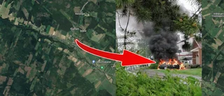 Fullt utvecklad bilbrand vid väg 867 – vägen stängdes av