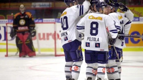 Linköpingsspelarna fick anledning att jubla flera gånger under gårdagens elitseriemöte med Brynäs. Sju mål gjorde det gästande Östgötalaget, som segrade med 7--2.