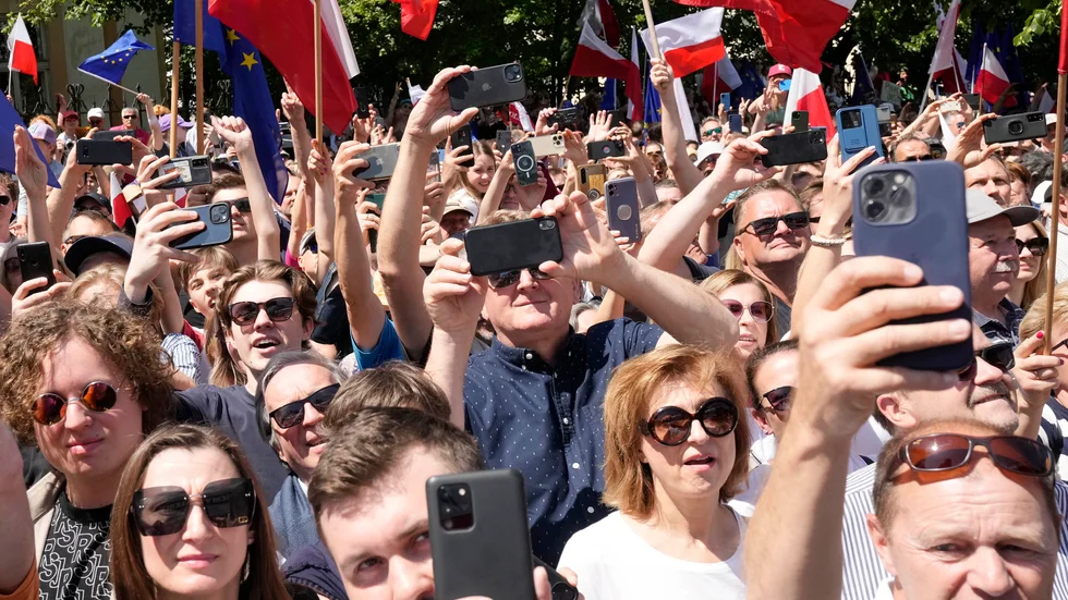 Alltfler polacker höjer sina röster mot den antidemokratiska utvecklingen i landet. 