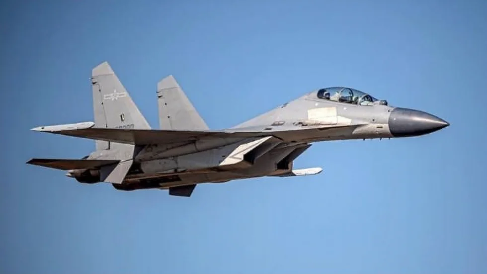 Ett kinesiskt stridsplan av typen PLA J-16 fotograferat vid tidigare tillfälle. Arkivbild.