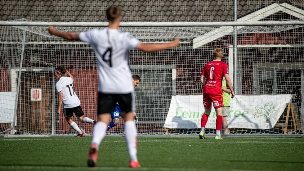 En bjudning låg bakom Sylvias kvitteringsmål till 1–1. 