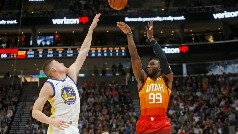 Jonas Jerebko föll mot sin gamla klubb Utah Jazz.