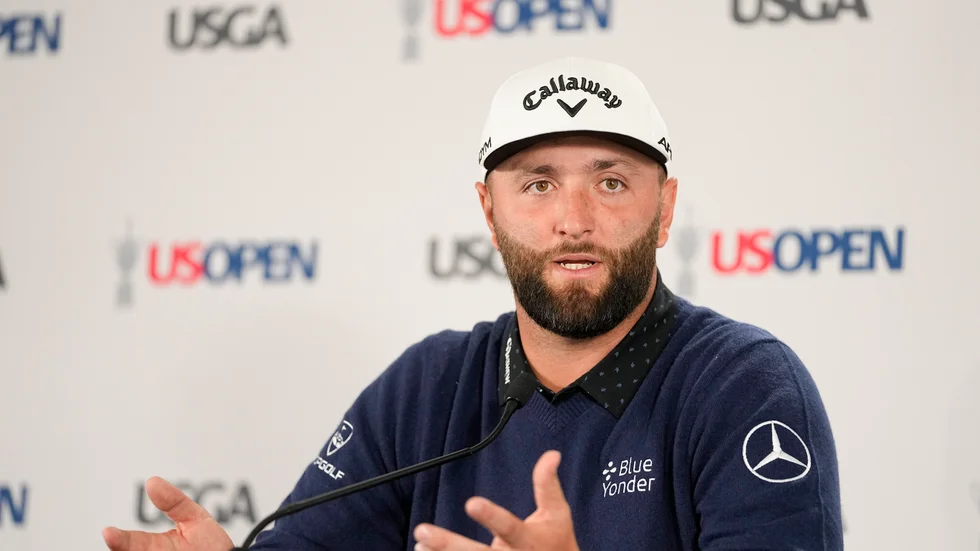 Världsstjärnan Jon Rahm känner sig förrådd av sin egen tour.