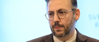 Sveriges rikaste parti måste spara