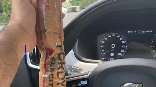 Taxiföraren som körde dynamiten från Uppsala blev misstänksam och tog en bild av förpackningen. Nu fälls han tillsammans med tolvåriga Adrianas mördare. 