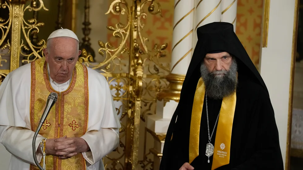 Påve Franciskus och ärkebiskop Peter Fulop Kocsis i Ungern.
