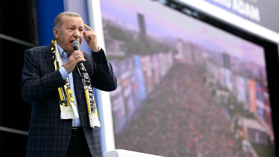 President Recep Tayyip Erdogan talar på ett valmöte i parken Baskent Millet Bahçesi i Ankara.