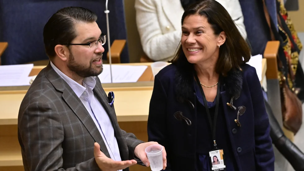 Glada miner i höstas. Nu skaver det mellan partiledare Jimmie Åkesson (SD) och tidigare partikamraten Elsa Widding som blir politisk vilde i riksdagen. Arkivbild.