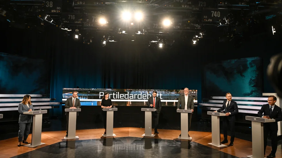 STOCKHOLM 20230507
Fr v Nooshi Dadgostar (V), Muharrem Demirok (C), Märta Stenevi (MP), Jimmie Åkesson (SD), Johan Pehrson (L), Jacob Forssmed (KD) och Ulf Kristersson (M).