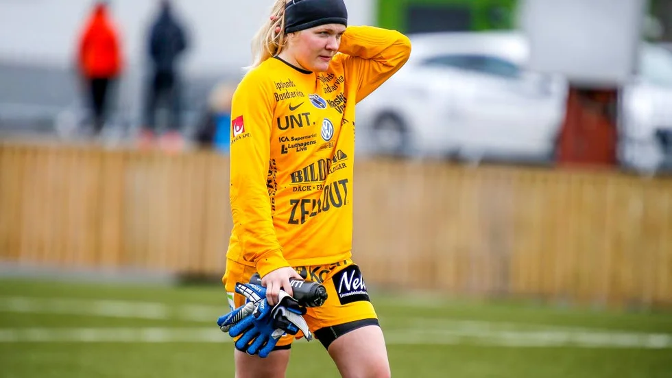Depp. Emma Holmgren tvingades släppa in fyra bollar.