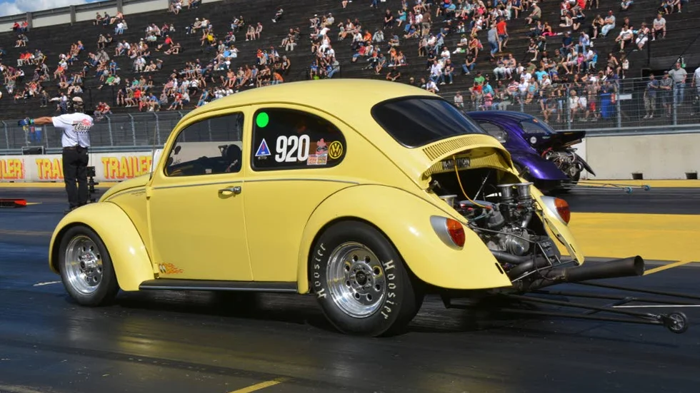 Dragracingfolkor kommer göra upp på Tierp Arena under Bug Run Classic.