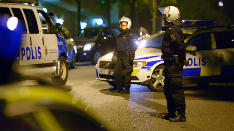 Polisen. Behöver få större möjlighet att förbjuda de som skapar otrygghet på vissa platser från att vistas där, menar debattören.