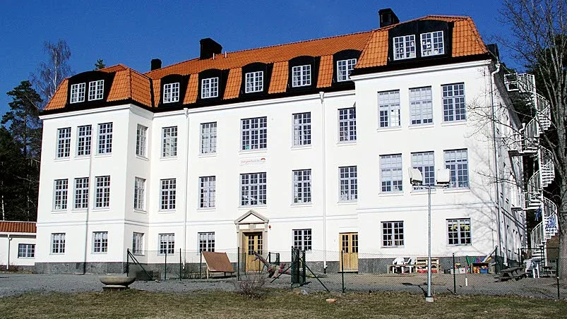 Margarethaskolan ligger i fd Margarethahemmets lokaler i dag. Th höger om och en bit ifrån dagens skolan ska den nya skolan byggas.
