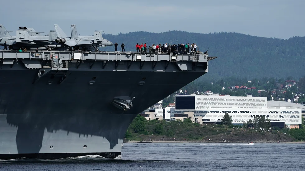 Det amerikanska hangarfartyget USS Gerald R Ford har lagt till utanför Oslo.